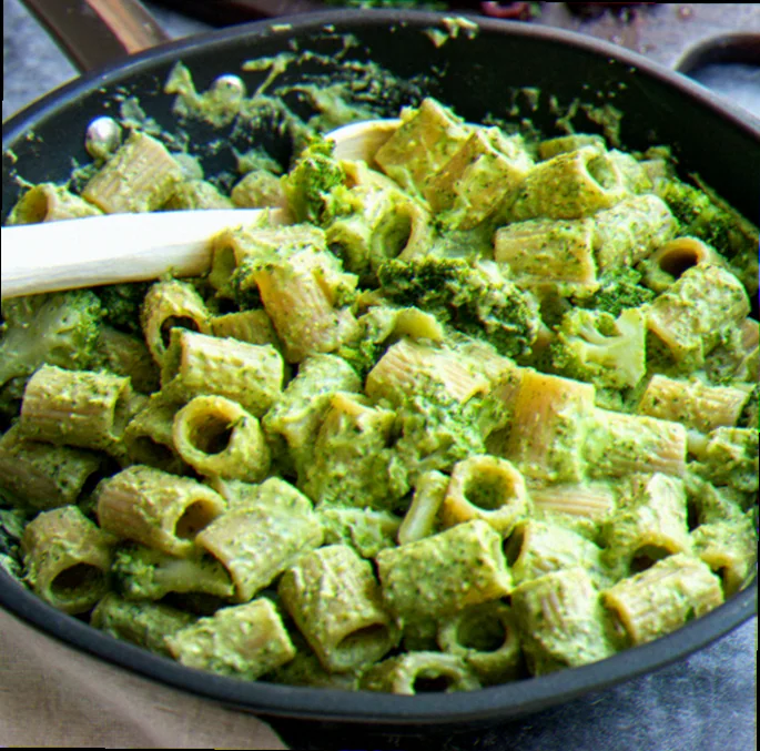 Brokoli pasta på en tallerken