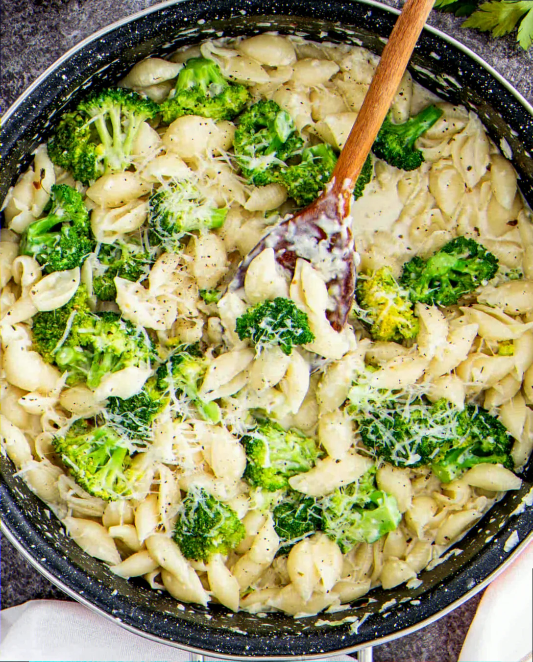 Pasta med brokoli og pesto