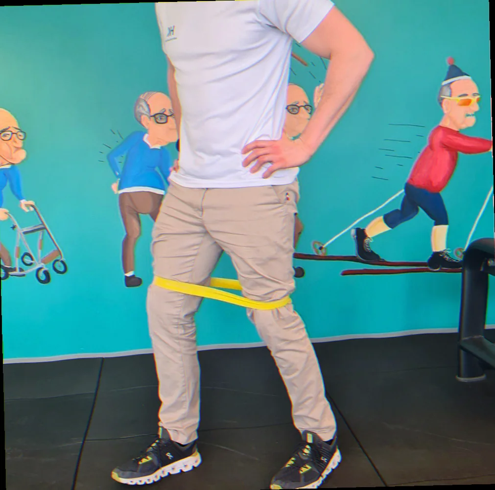 Mand der laver burpees